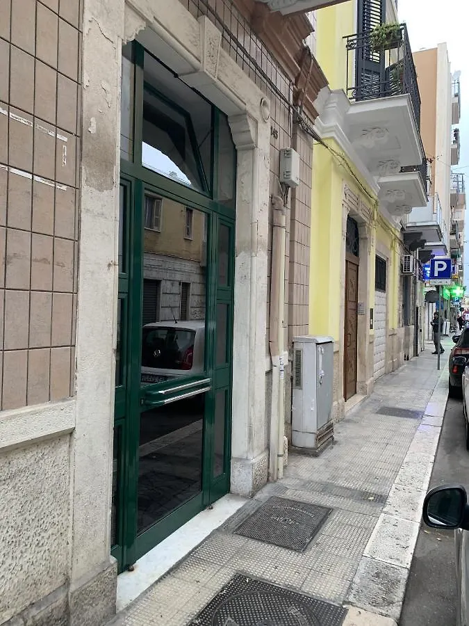 Suite 145 Bari 0*,  Italia