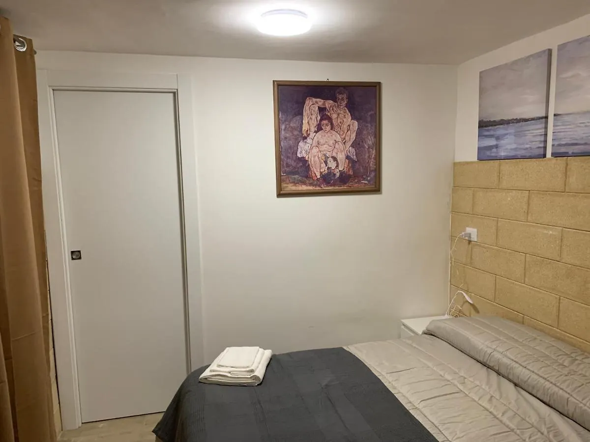 Suite 145 Bari 0*,