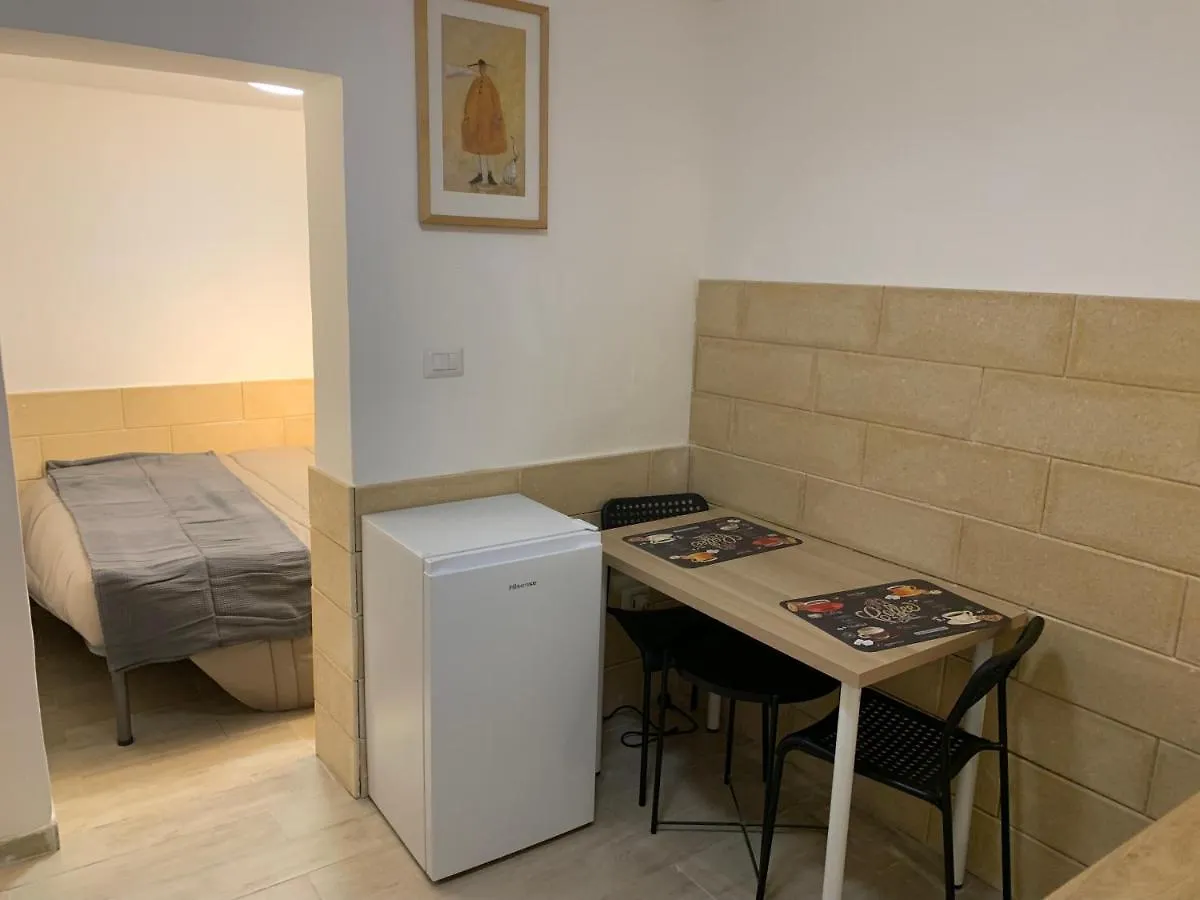 Suite 145 Bari 0*,